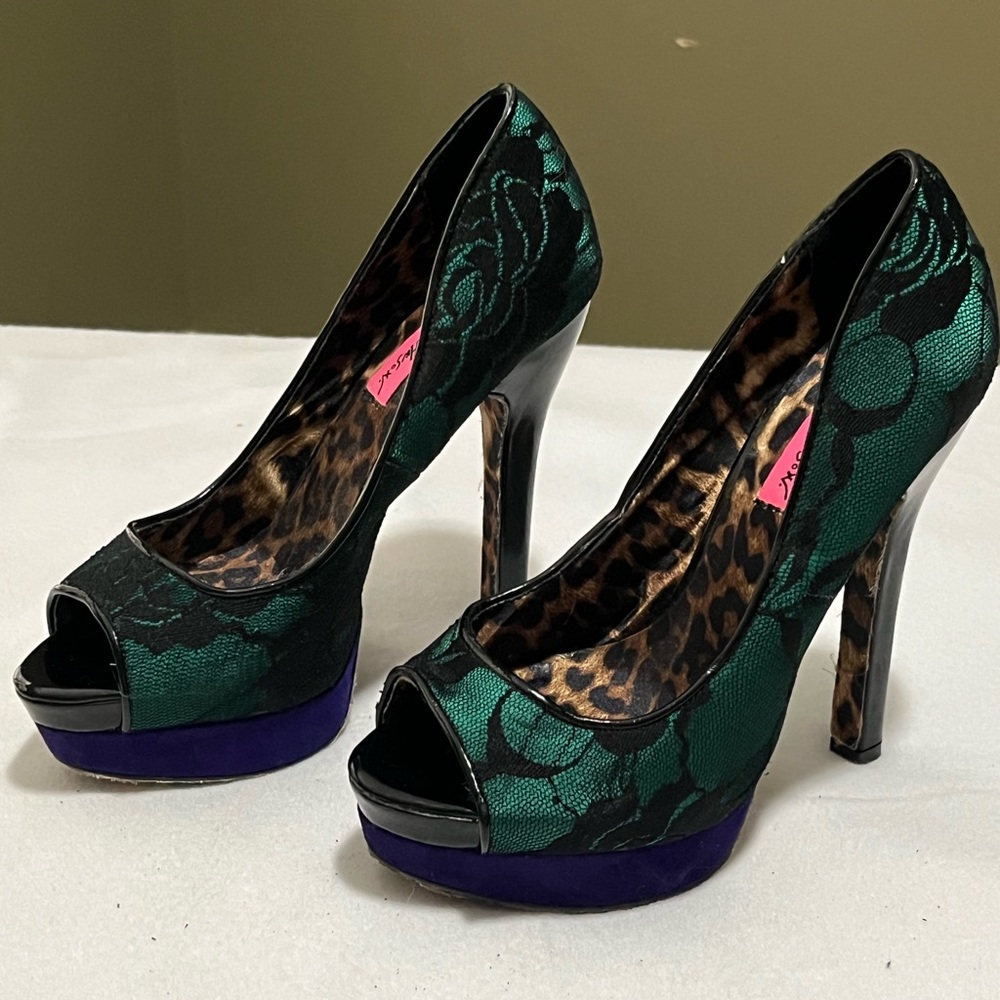 Betsey Johnson Samanthaa Platform Heels.